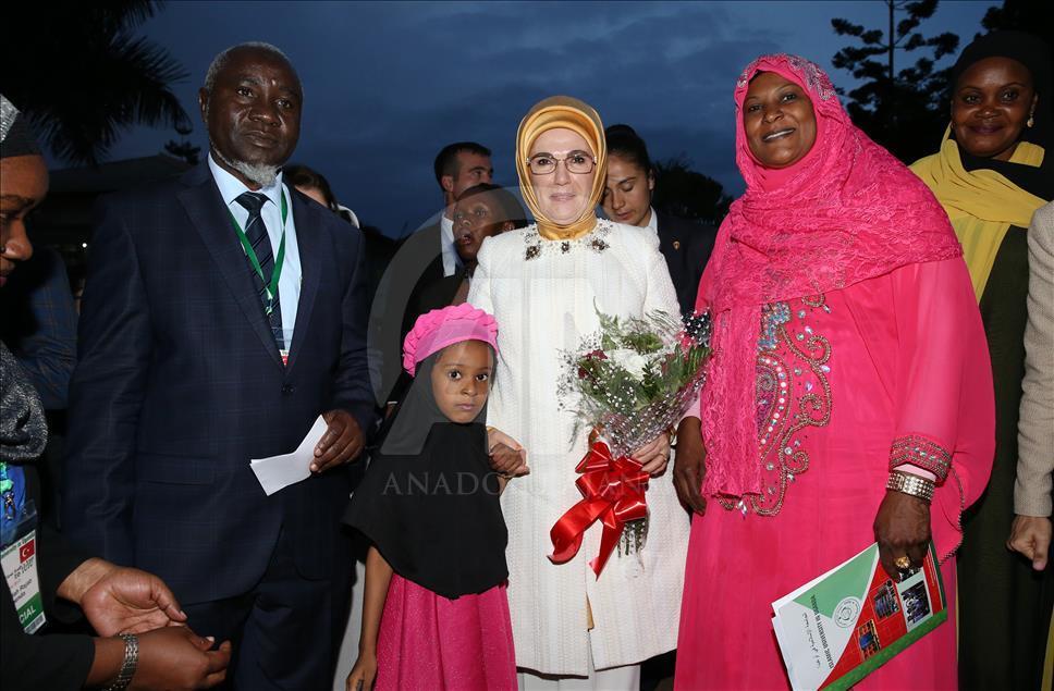 Cumhurbaşkanı Erdoğan'ın eşi Emine Erdoğan, Uganda İslam Üniversitesi'ni ziyaret etti