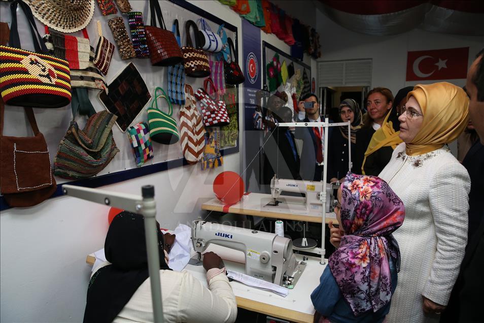 Cumhurbaşkanı Erdoğan'ın eşi Emine Erdoğan, Uganda İslam Üniversitesi'ni ziyaret etti