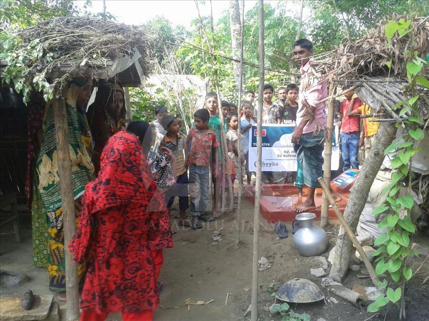 Bangladeş'teki mülteci kamplarında kalan Arakanlı Müslümanlar için 3 su kuyusu açıldı