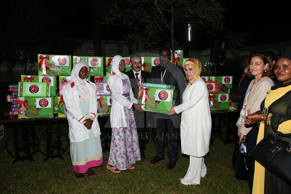 Cumhurbaşkanı Erdoğan'ın eşi Emine Erdoğan, Uganda İslam Üniversitesi'ni ziyaret etti
