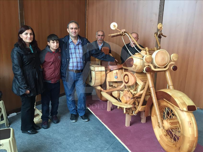 "Ahşaptan motosiklet" ilgi çekiyor