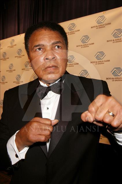 Efsanevi boksör Muhammed Ali hayatını kaybetti