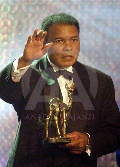 Efsanevi boksör Muhammed Ali hayatını kaybetti