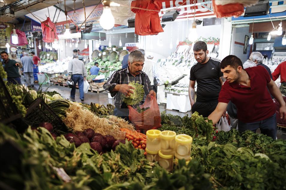 Ramazan çarşı-pazara bereket getirdi