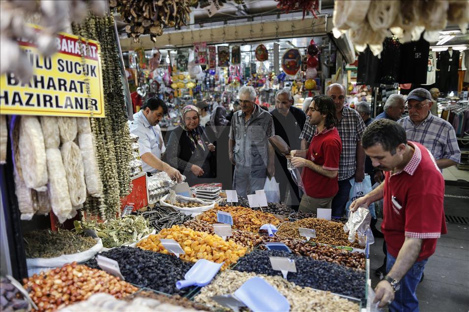 Ramazan çarşı-pazara bereket getirdi
