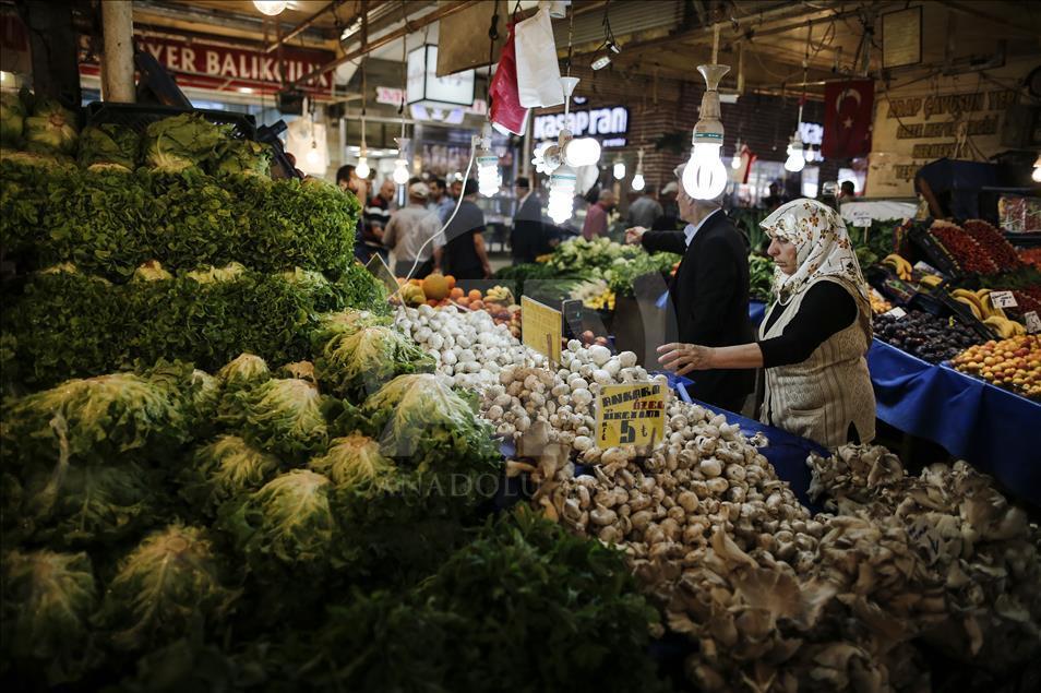 Ramazan çarşı-pazara bereket getirdi