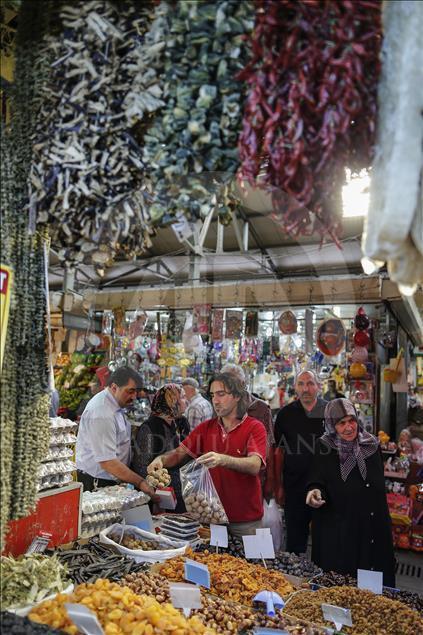 Ramazan çarşı-pazara bereket getirdi