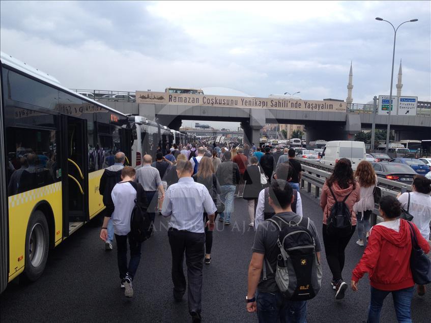 Metrobüs yolundaki kaza