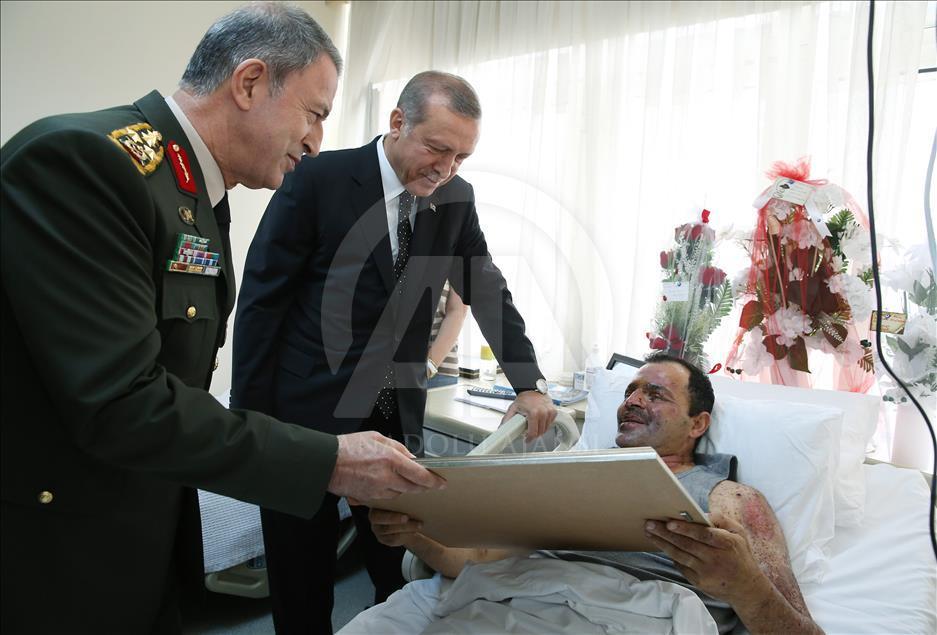 Cumhurbaşkanı Erdoğan, Binbaşı Tetik'i ziyaret etti