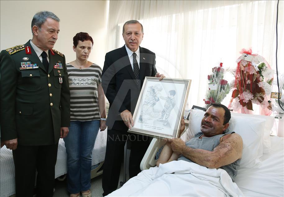 Cumhurbaşkanı Erdoğan, Binbaşı Tetik'i ziyaret etti