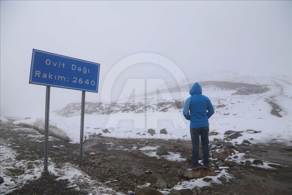 Ovit'e haziranda kar yağdı
