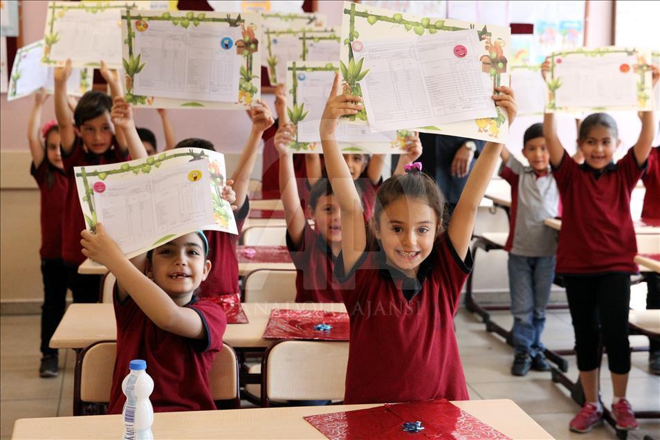 Okullarda karne heyecanı