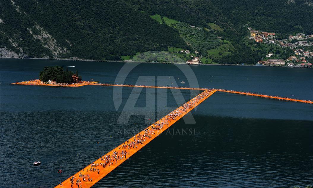 The Floating Piers 