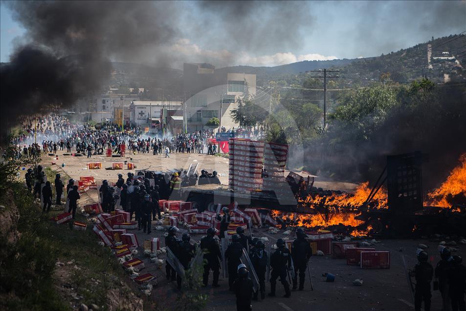 Meksika'da eğitim reformu protestosu