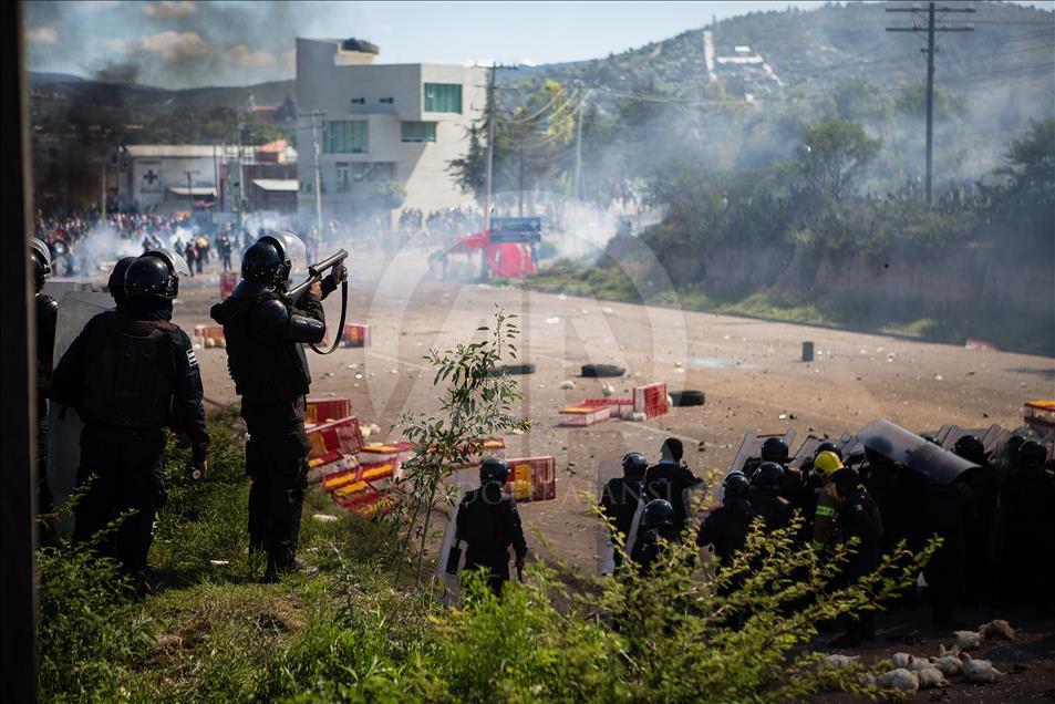Meksika'da eğitim reformu protestosu