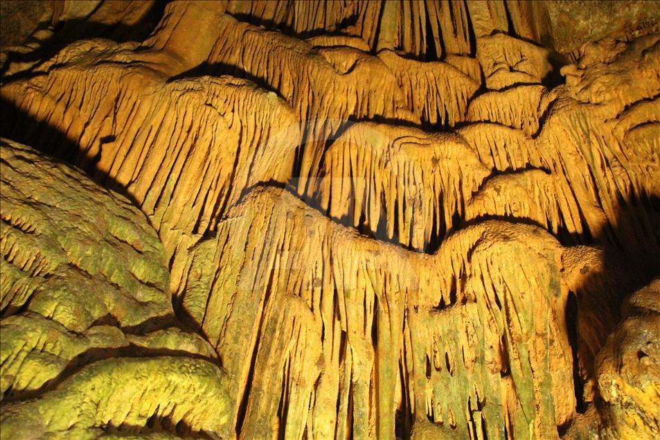 Yerin 15 metre altındaki "şifa" mağarası