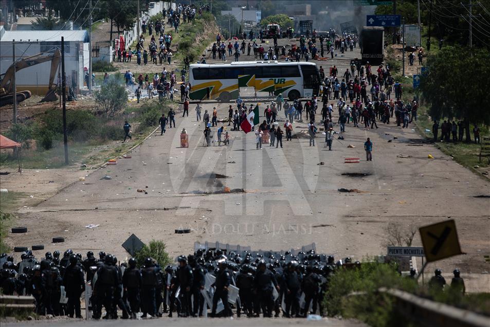 Meksika'da eğitim reformu protestosu
