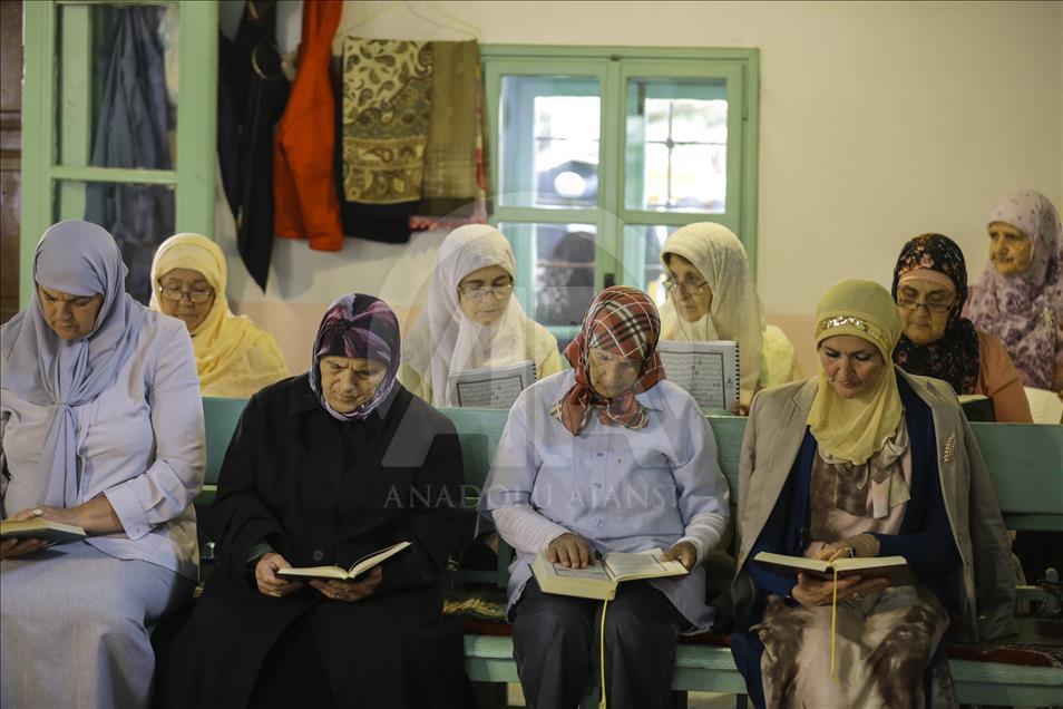 Women read Quran during Ramadan in Sarajevo