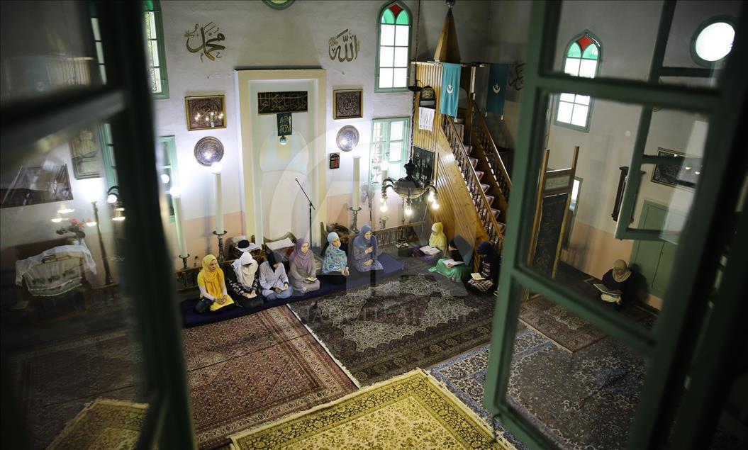 آیین تاریخی قرائت قرآن توسط زنان پایتخت کشور بوسنی هرزگووین