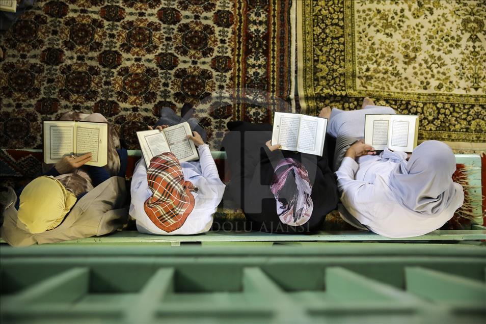 آیین تاریخی قرائت قرآن توسط زنان پایتخت کشور بوسنی هرزگووین