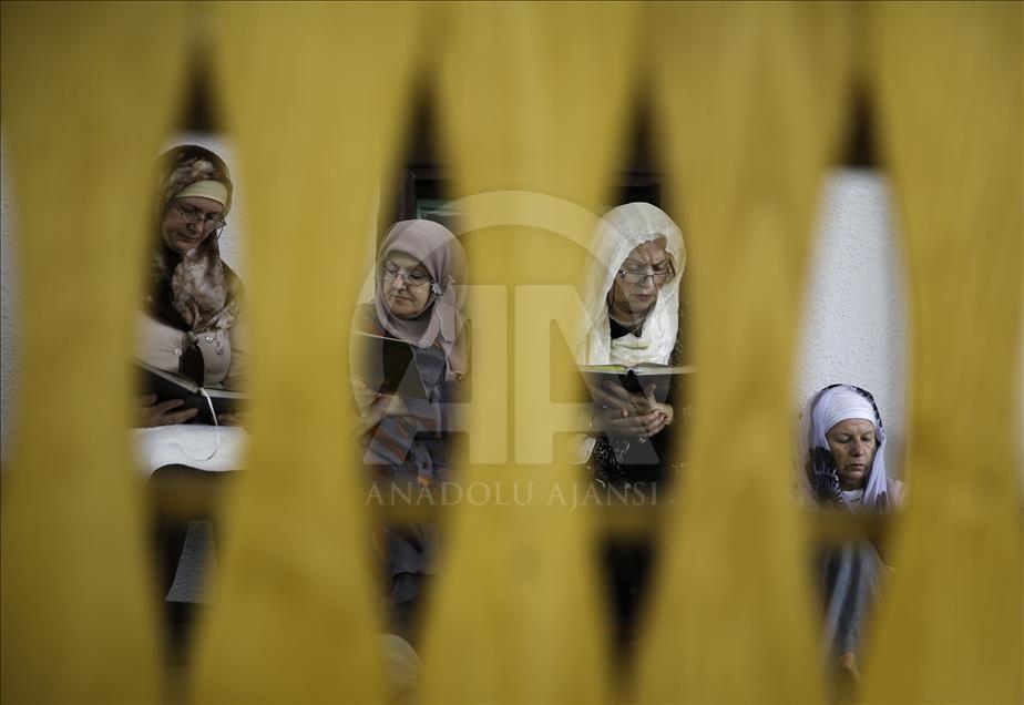Women read Quran during Ramadan in Sarajevo