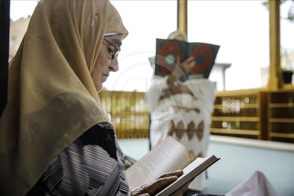 آیین تاریخی قرائت قرآن توسط زنان پایتخت کشور بوسنی هرزگووین