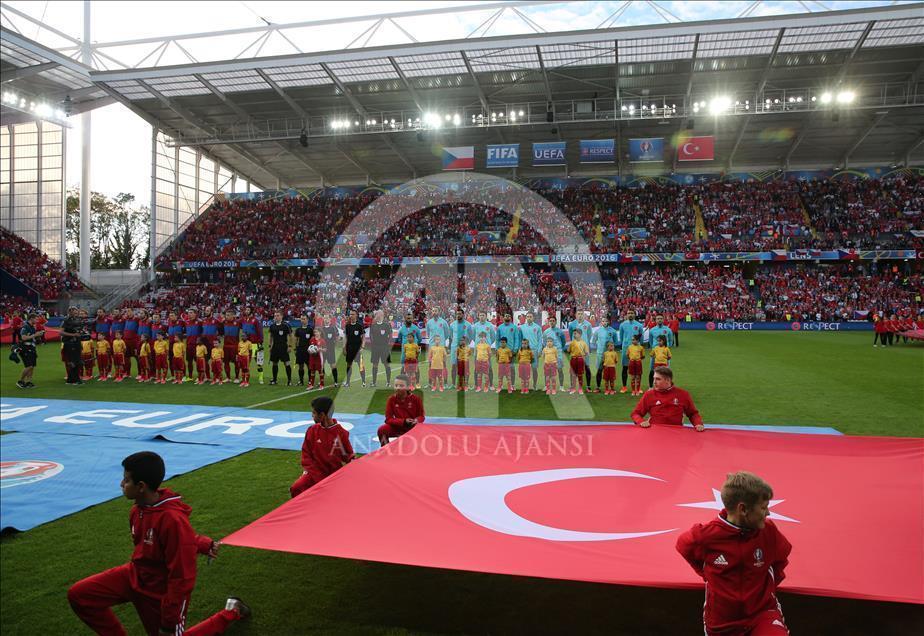 Турция сохраняет шансы на EURO 2016: 2:0