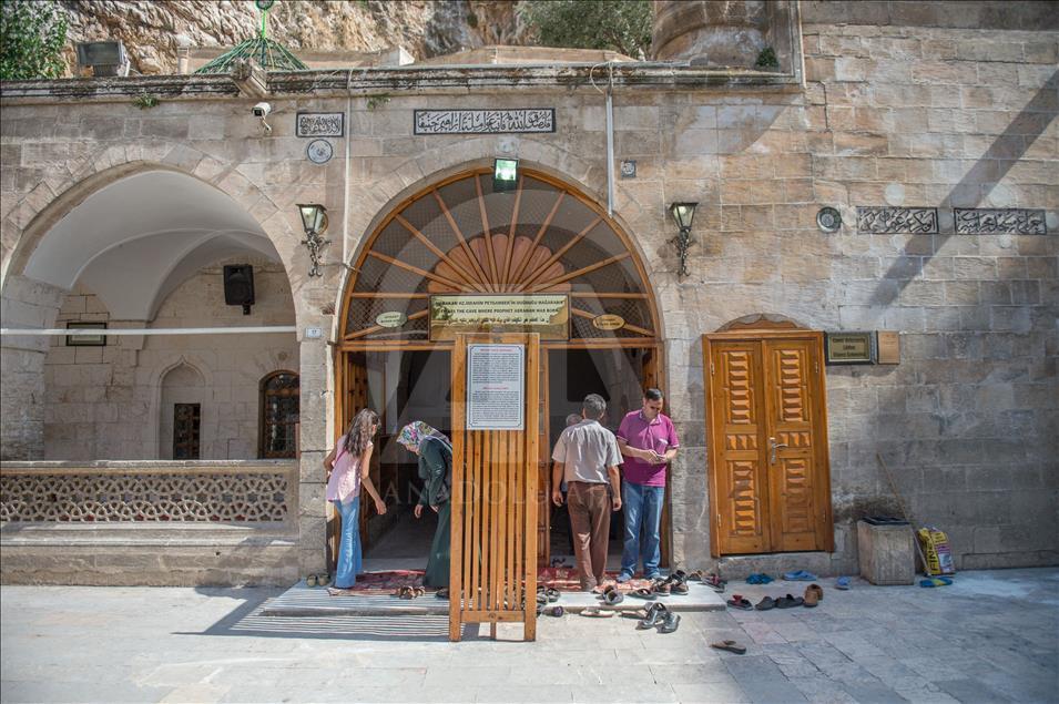 Hazreti İbrahim'in makamı yenilendi