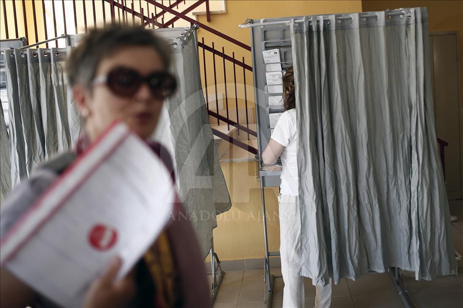 Spaniards head to polls for 2nd time in 6 months