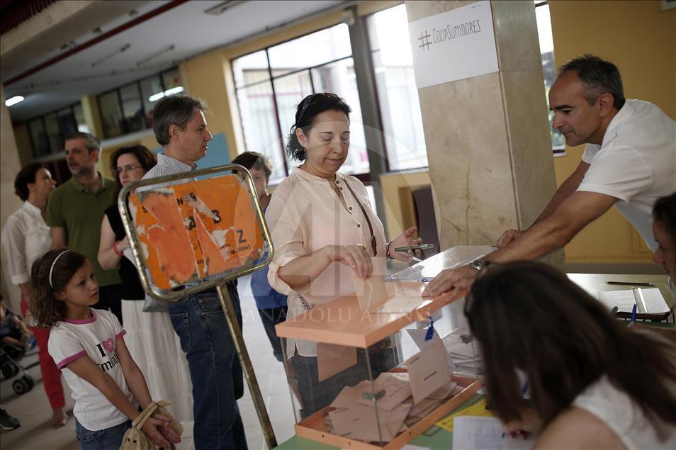 Spaniards head to polls for 2nd time in 6 months