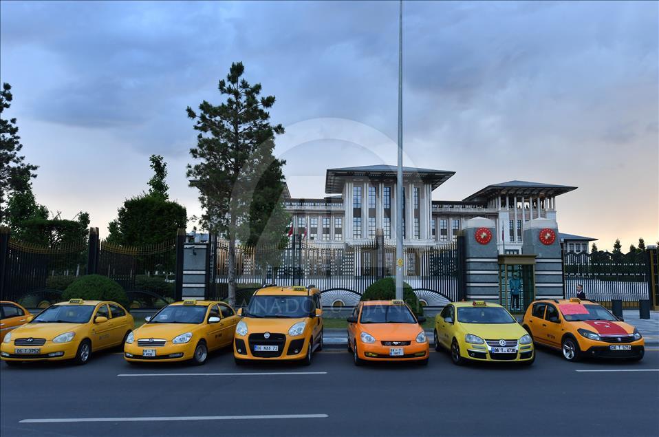 Cumhurbaşkanı Erdoğan, esnaf ve vatandaşlara iftar verdi
