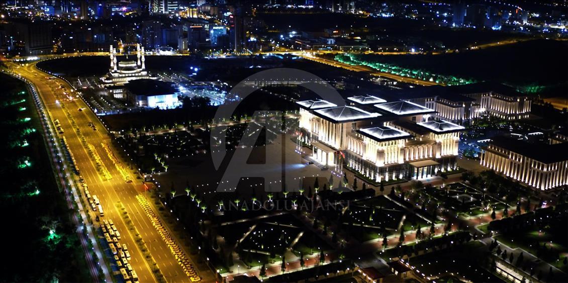 Cumhurbaşkanı Erdoğan, esnaf ve vatandaşlara iftar verdi