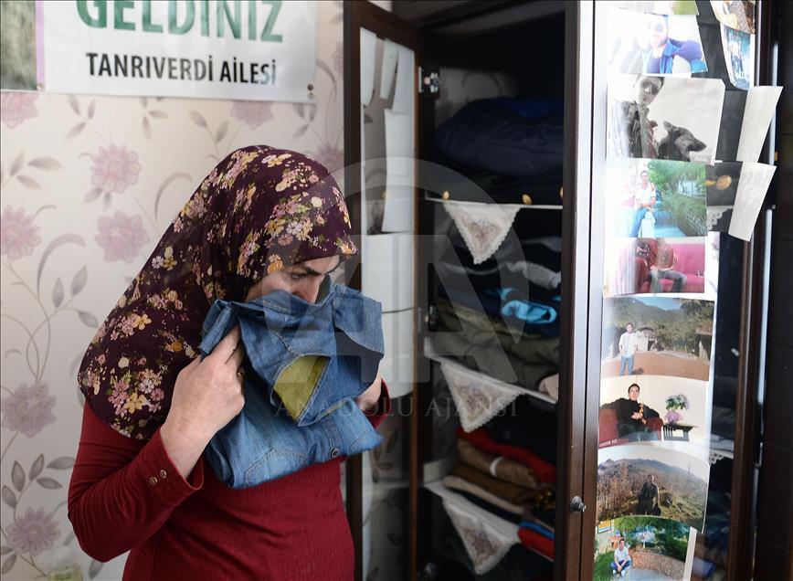 Şehit oğlunun hatıralarıyla yaşıyor