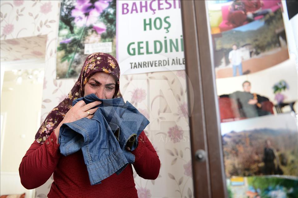 Şehit oğlunun hatıralarıyla yaşıyor