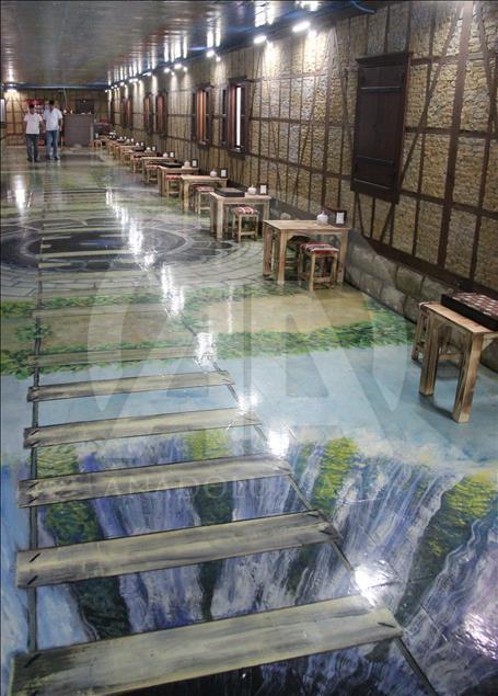 Alt geçit daha çok kullanılsın diye sanat galerisi yapıldı