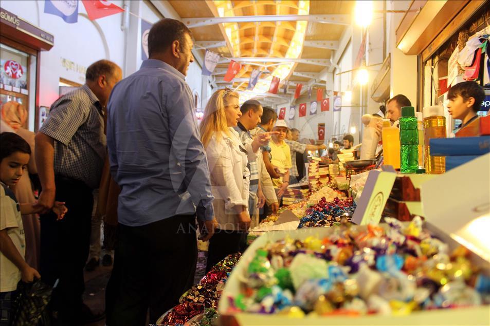Tarihi Kapalı Çarşı'da bayram heyecanı