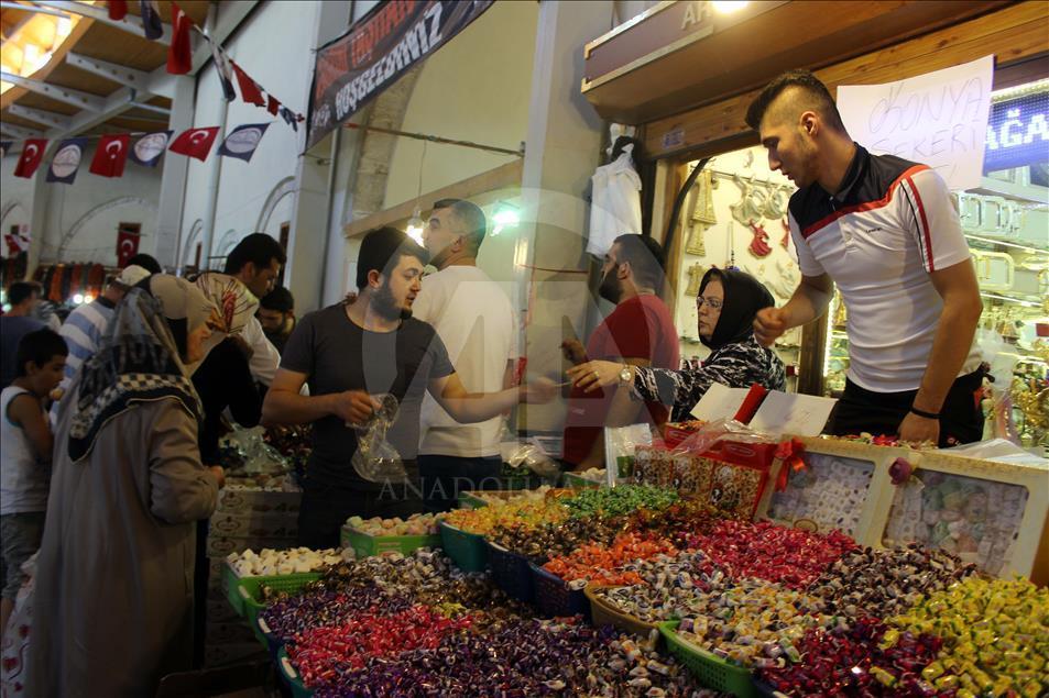 Tarihi Kapalı Çarşı'da bayram heyecanı
