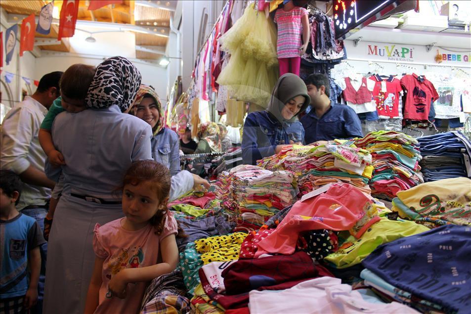 Tarihi Kapalı Çarşı'da bayram heyecanı