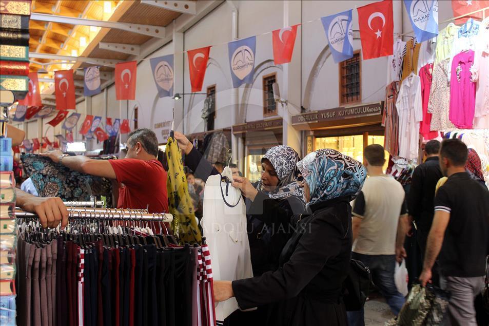 Tarihi Kapalı Çarşı'da bayram heyecanı
