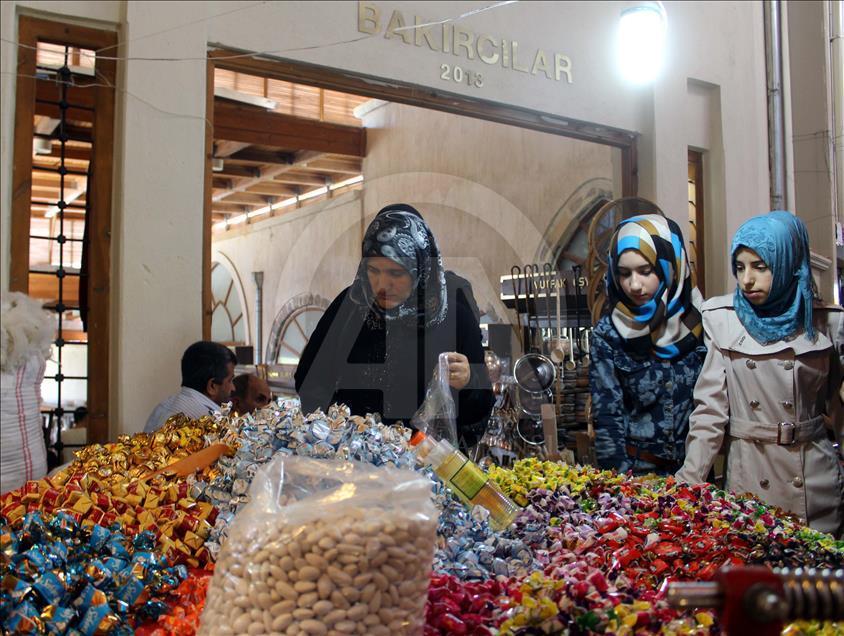 Tarihi Kapalı Çarşı'da bayram heyecanı