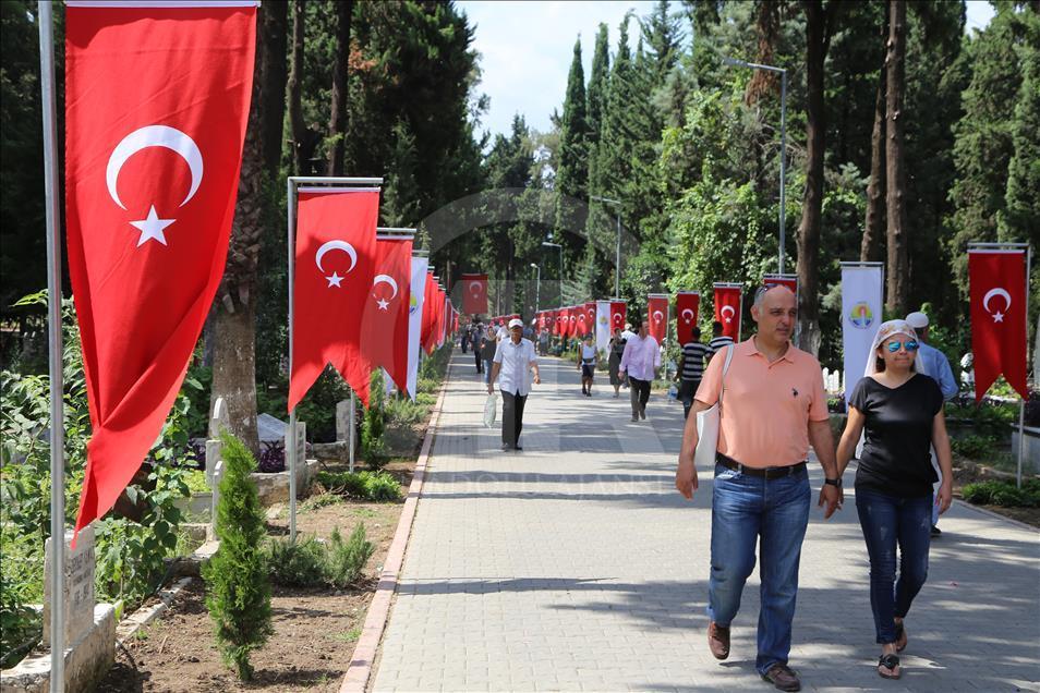 Bayram öncesi şehitliklere ziyaret