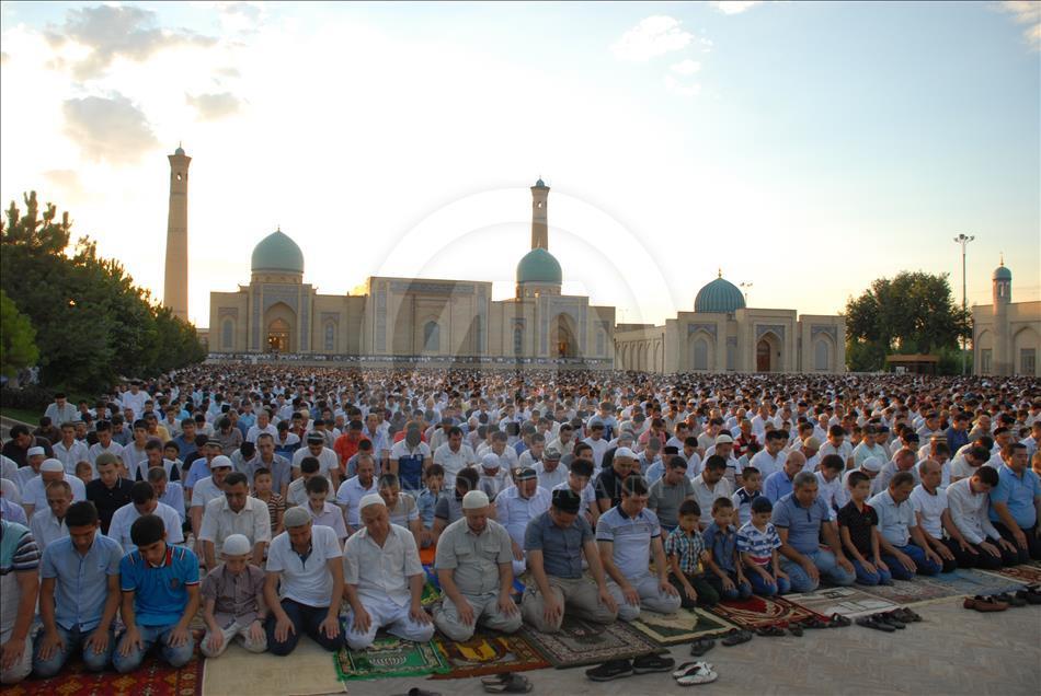 Özbekistan'da Ramazan Bayramı kutlanıyor
