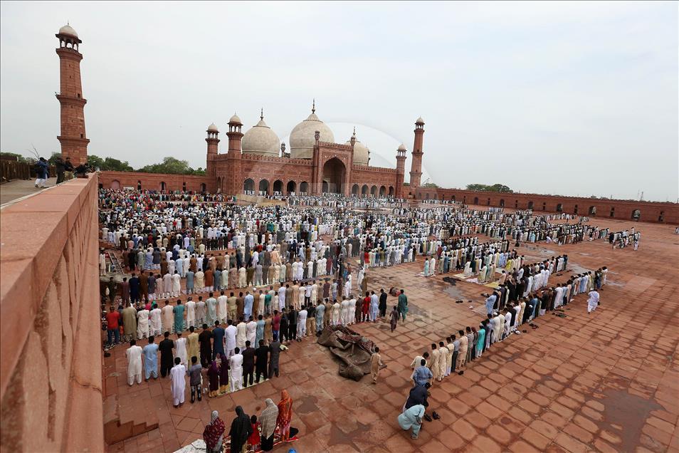 Pakistan'da Ramazan Bayramı Namazı 