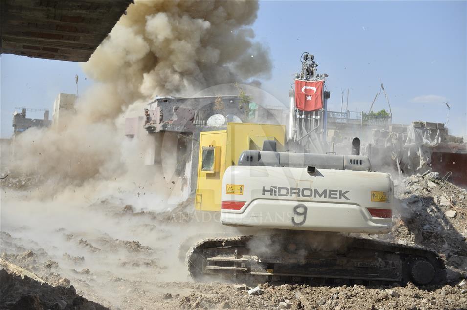 Nusaybin patlayıcılardan arındırılıyor