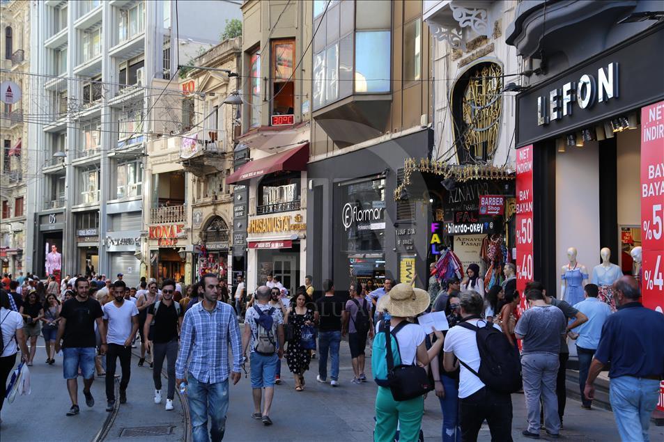 Beyoğlu'nun pasajları, zamana meydan okuyor