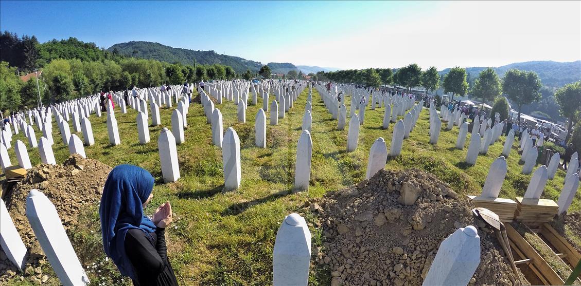 Porodice žrtava srebreničkog genocida pristižu u Potočare: Posljednji oproštaj od ubijenih očeva, braće, djedova...