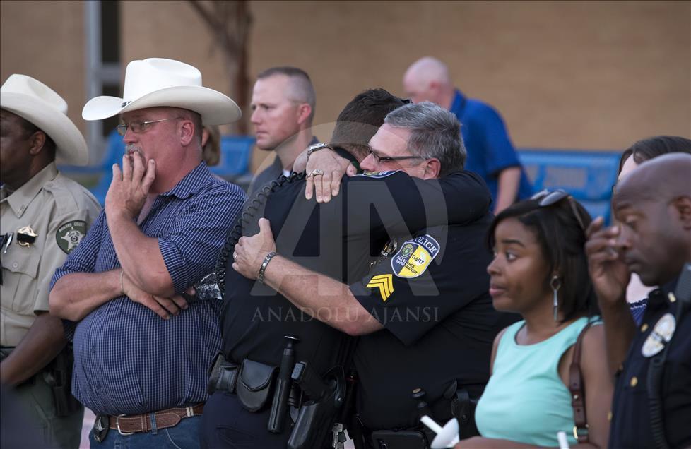Commemorative ceremony for a police officer in Dallas shooting