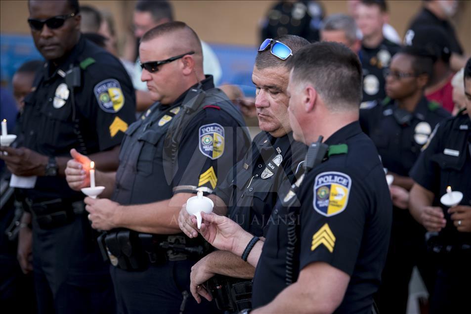 Commemorative ceremony for a police officer in Dallas shooting