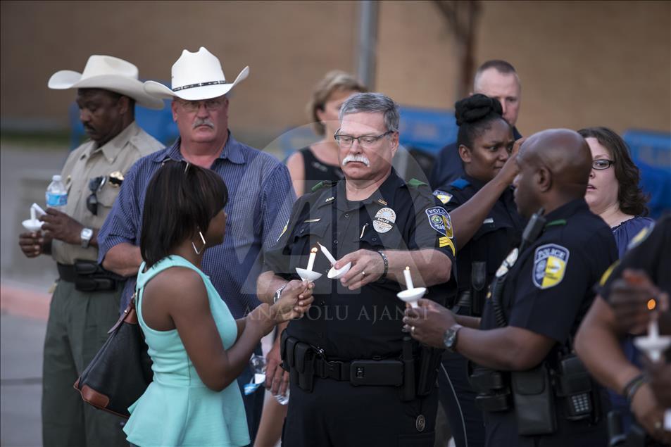Commemorative ceremony for a police officer in Dallas shooting