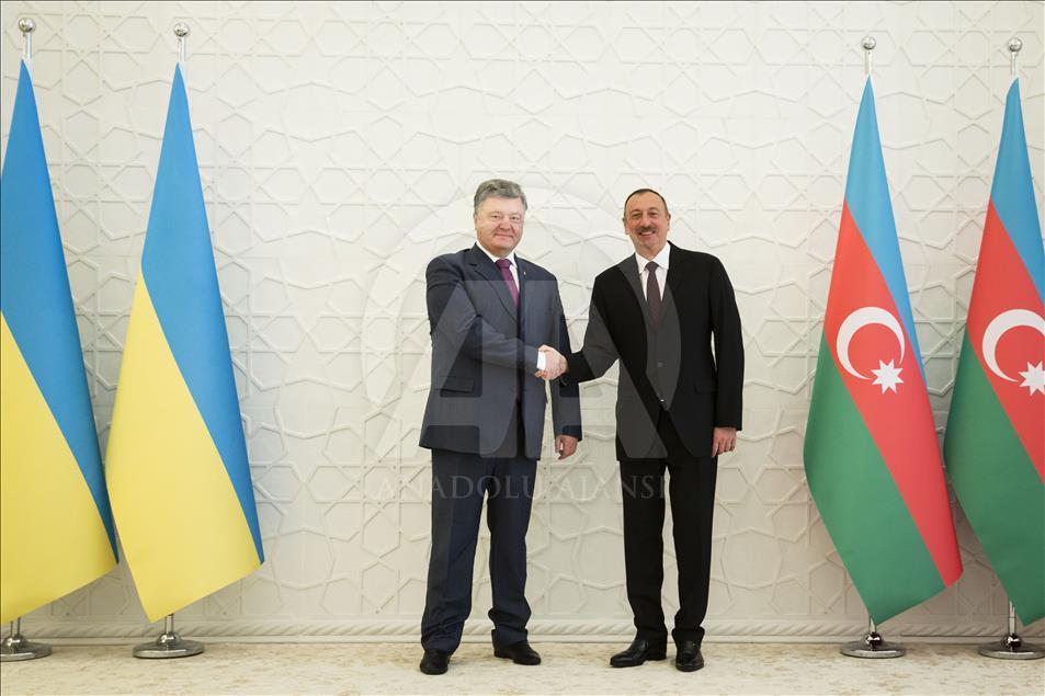 В Баку состоялась церемония официальной встречи президента Украины